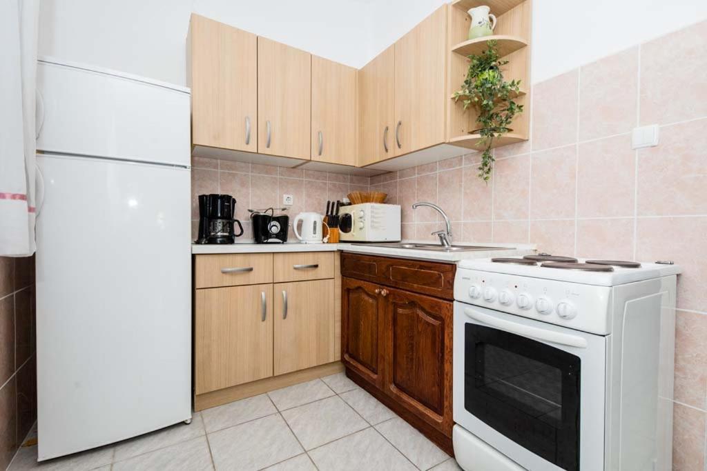 Apartmani Luka Banjol Buitenkant foto
