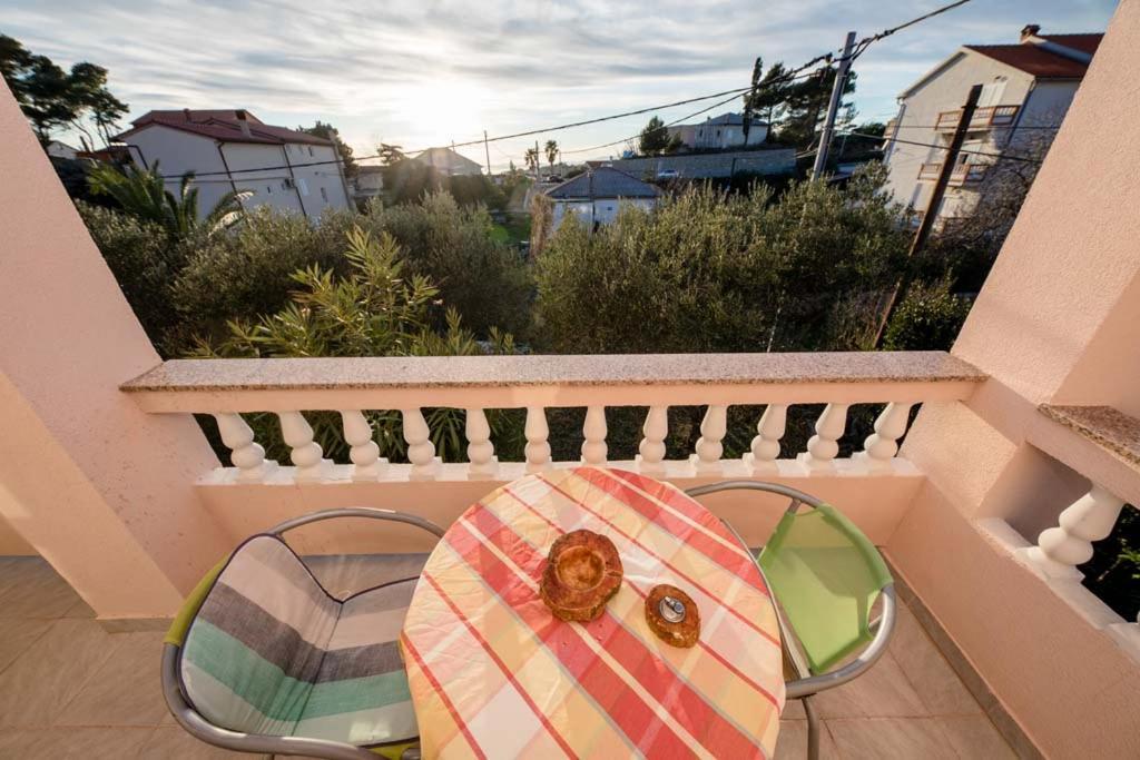 Apartmani Luka Banjol Buitenkant foto