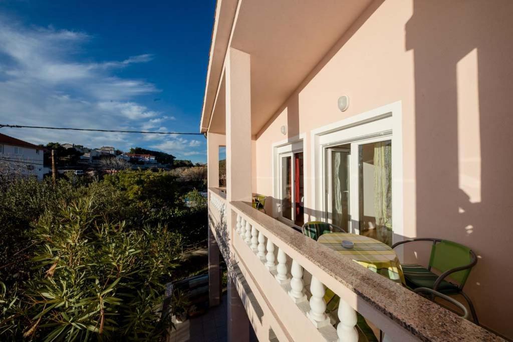 Apartmani Luka Banjol Buitenkant foto