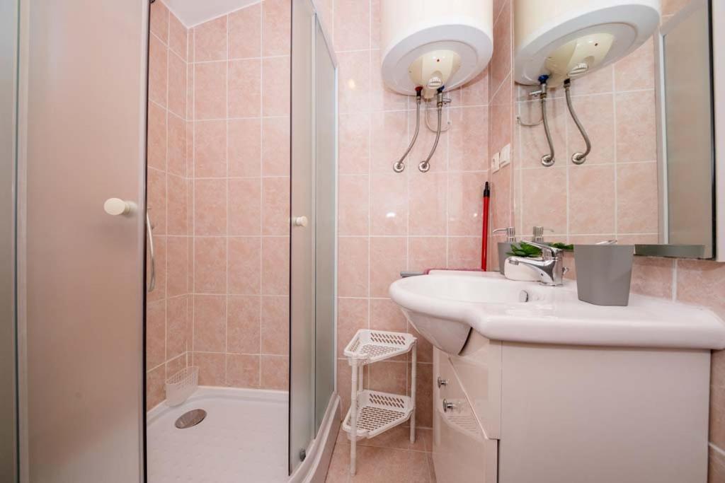 Apartmani Luka Banjol Buitenkant foto