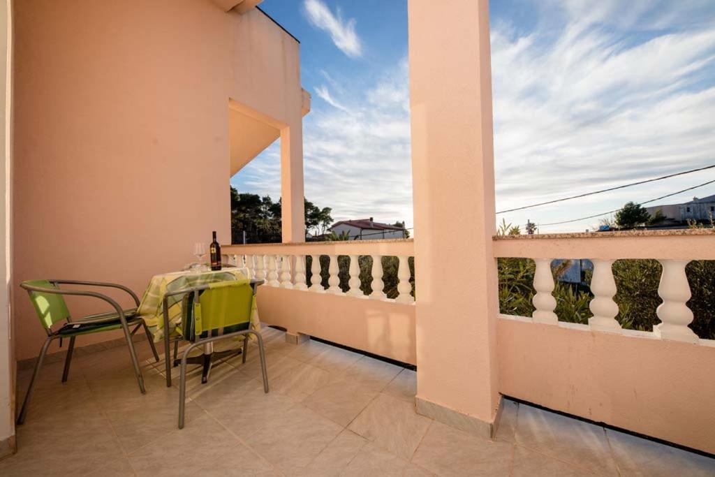 Apartmani Luka Banjol Buitenkant foto