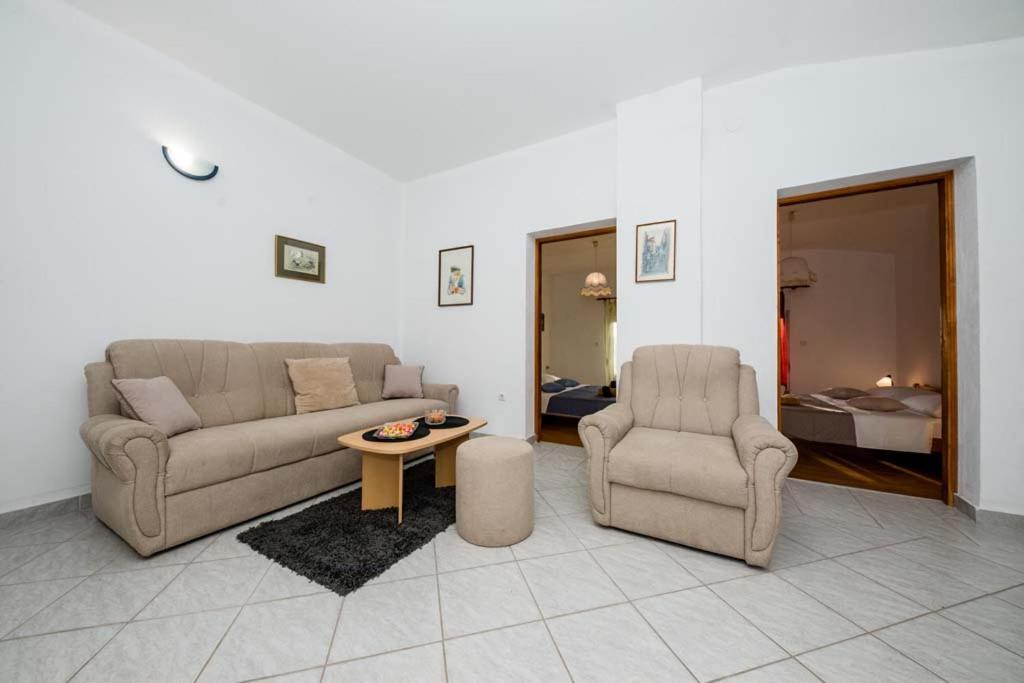 Apartmani Luka Banjol Buitenkant foto