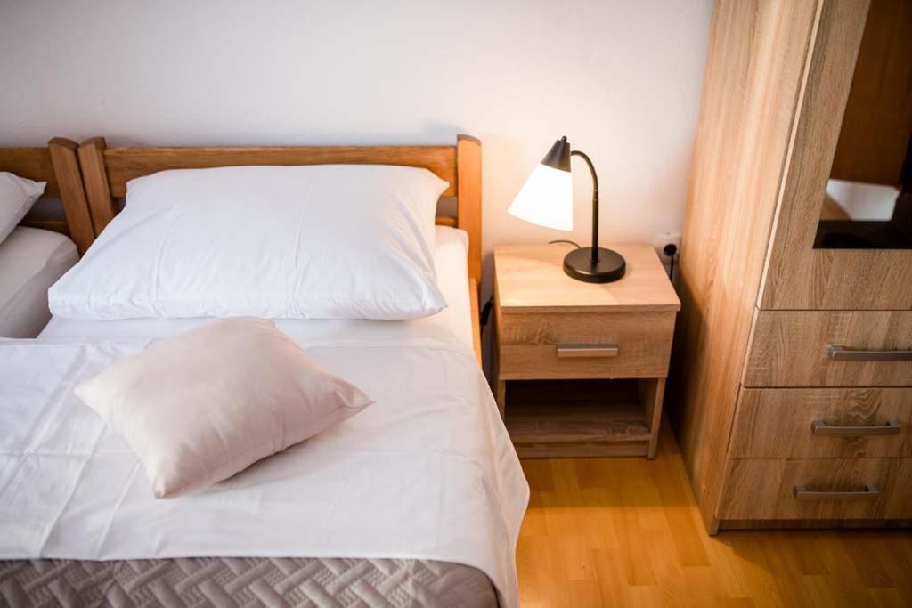 Apartmani Luka Banjol Buitenkant foto