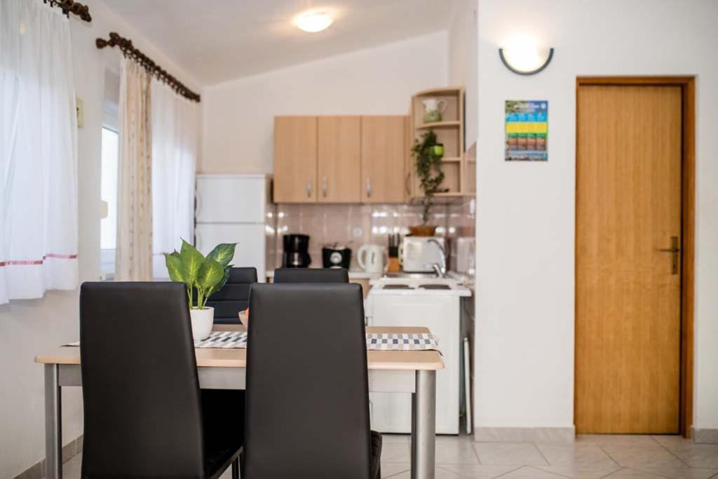 Apartmani Luka Banjol Buitenkant foto